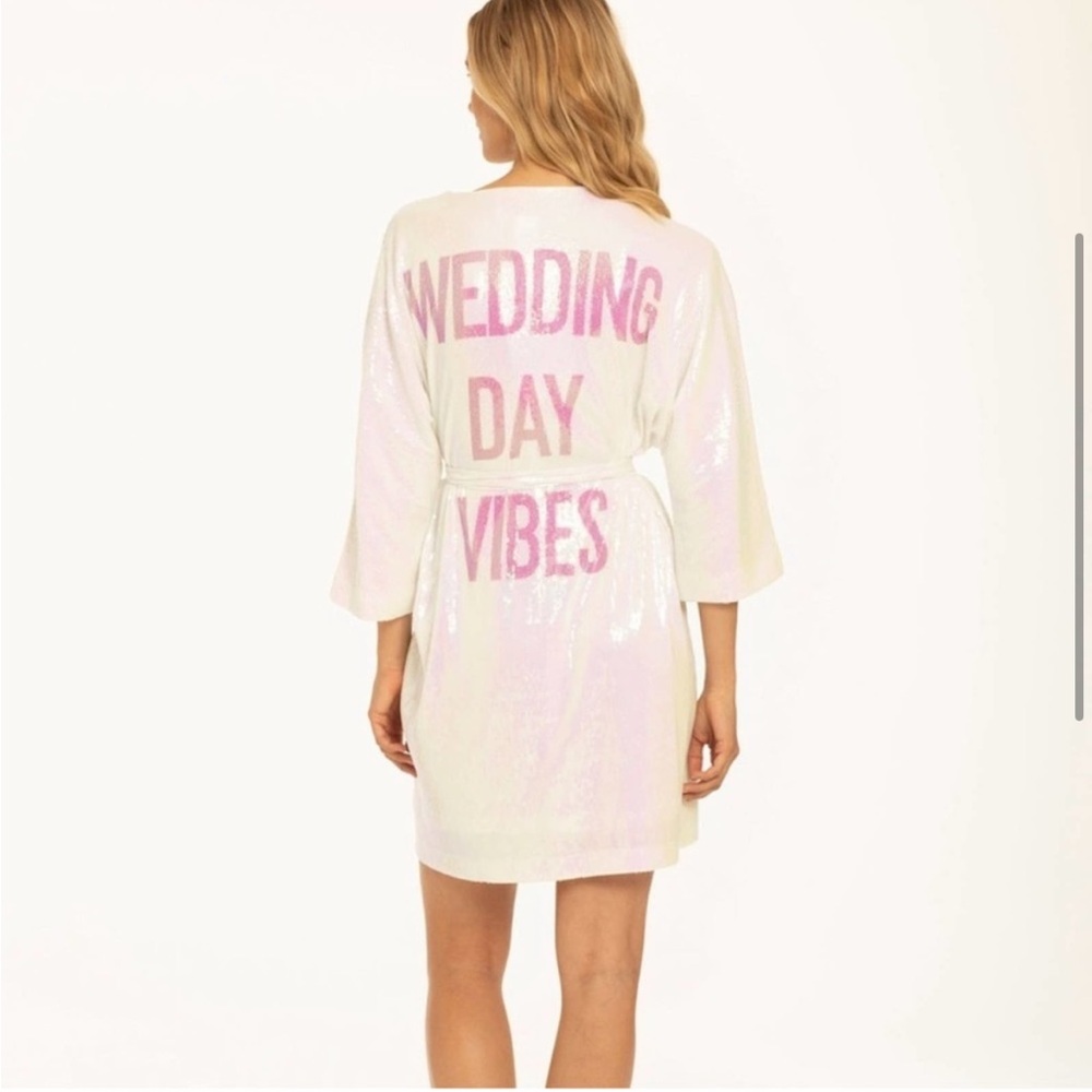 Hayley Paige Occasions White and Pink Robe